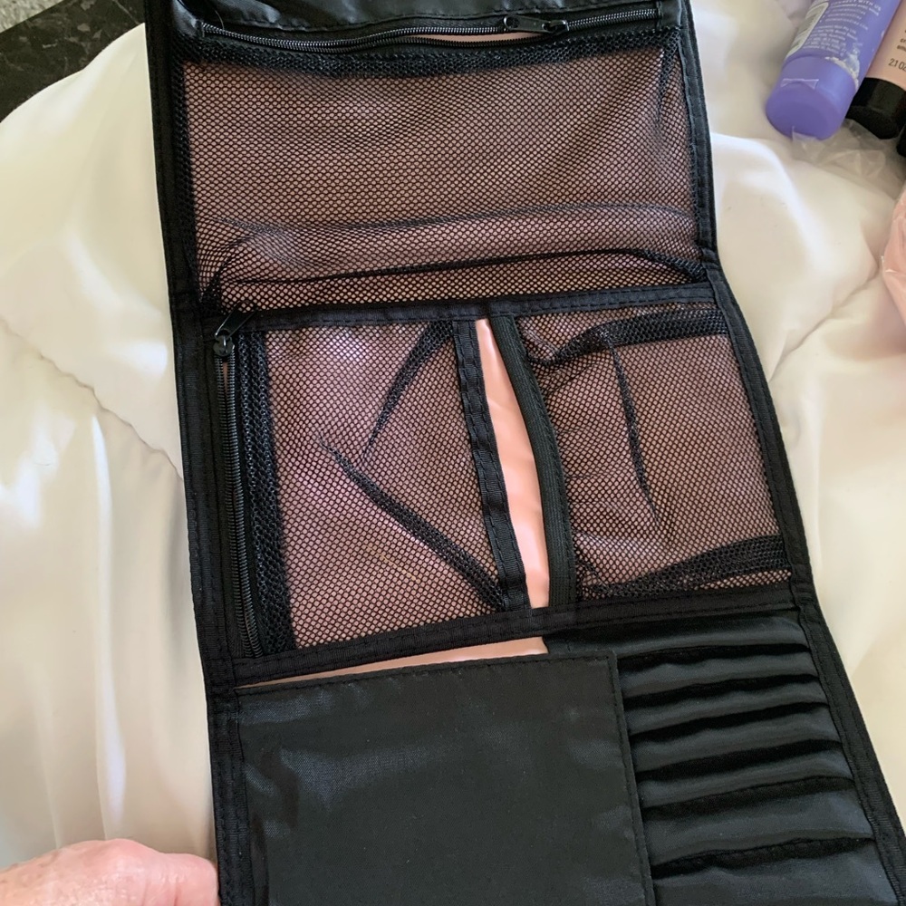 Mary Kay Black Cosmetic Bag Sleek Design with Zipper Closure - Picture 2 of 3